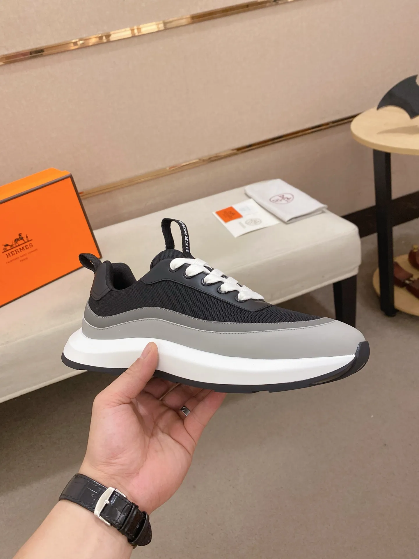 Men's clothing and shoes💰: 620💰《HERMES》【Classic Original Version】Hermès; Top 🔝 Purchasing Agency 🔍🔍Men's latest 🇺🇸 counters are on sale simultaneously, original imported from Italy ▲▲Silk cowhide with breathable fabric ▲▲ (high-end and expensive Qi·Grade) Exquisite workmanship (Italian 🇮🇹Imported water-dyed 🐂cowhide lining) Sole: Original sole provided by the original factory, ⚠️Exclusive double-layer activity·TPR·Rubber·Combined molded outsole; Super·comfortable·wear-resistant·non-slip·environmental protection The real thing is more beautiful if you take the real thing (high quality, follow the order), you can enter and exit the counter at will * Number of yards: 38·39·40·41·42·43·44# (can be customized 45.)